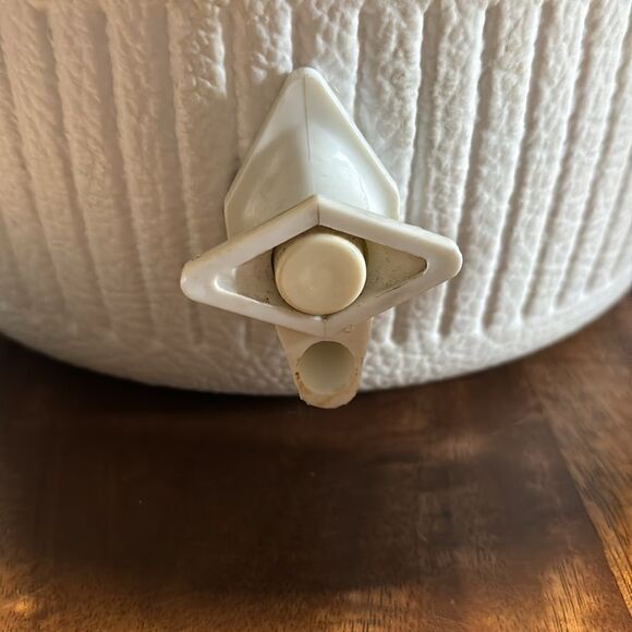 Vintage 1970’s Coleman Green 1 Gallon Water Cooler with Handle And Spigot - Picture 5 of 9